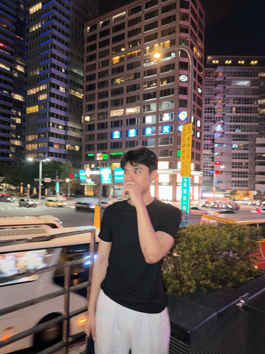 phuyaaa's tweet photo. 再去一次台北101 https://t.co/KPUsFskQ1p