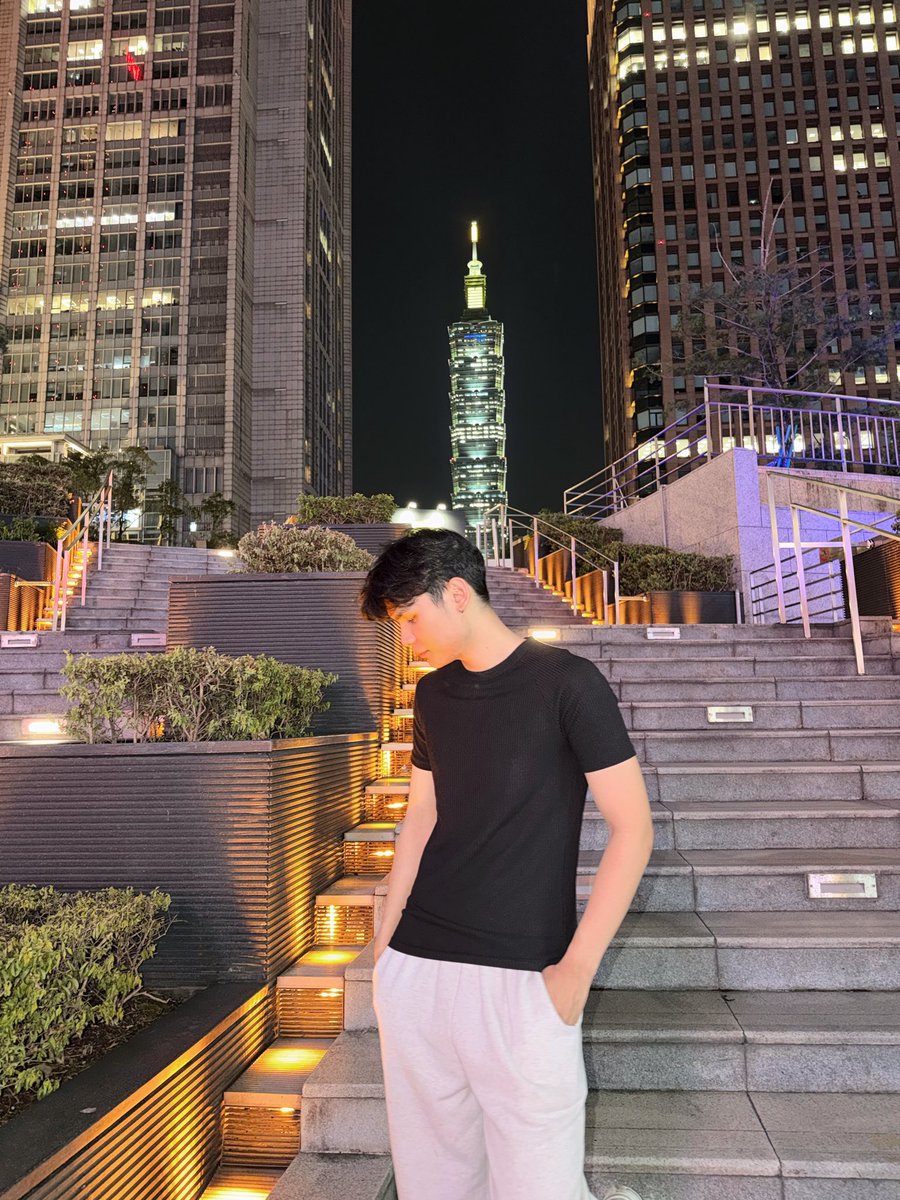 phuyaaa's tweet photo. 再去一次台北101 https://t.co/KPUsFskQ1p