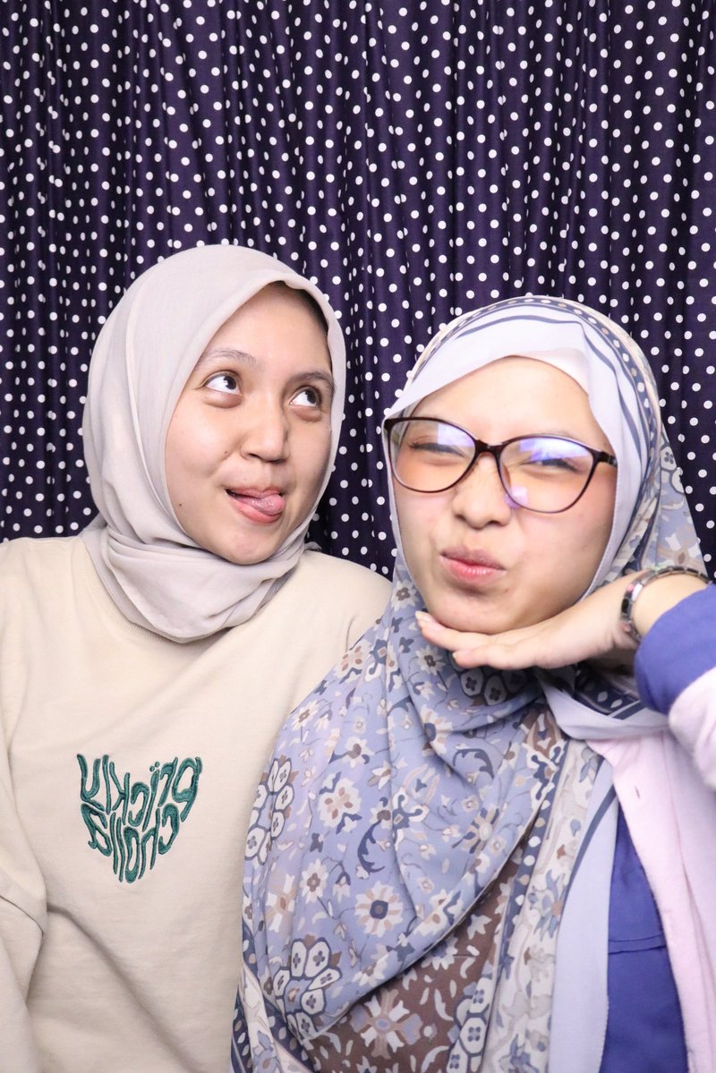Iucreciamh's tweet photo. bestied so hard i guess we both have endless photo strips together https://t.co/VKPfuSQtX9