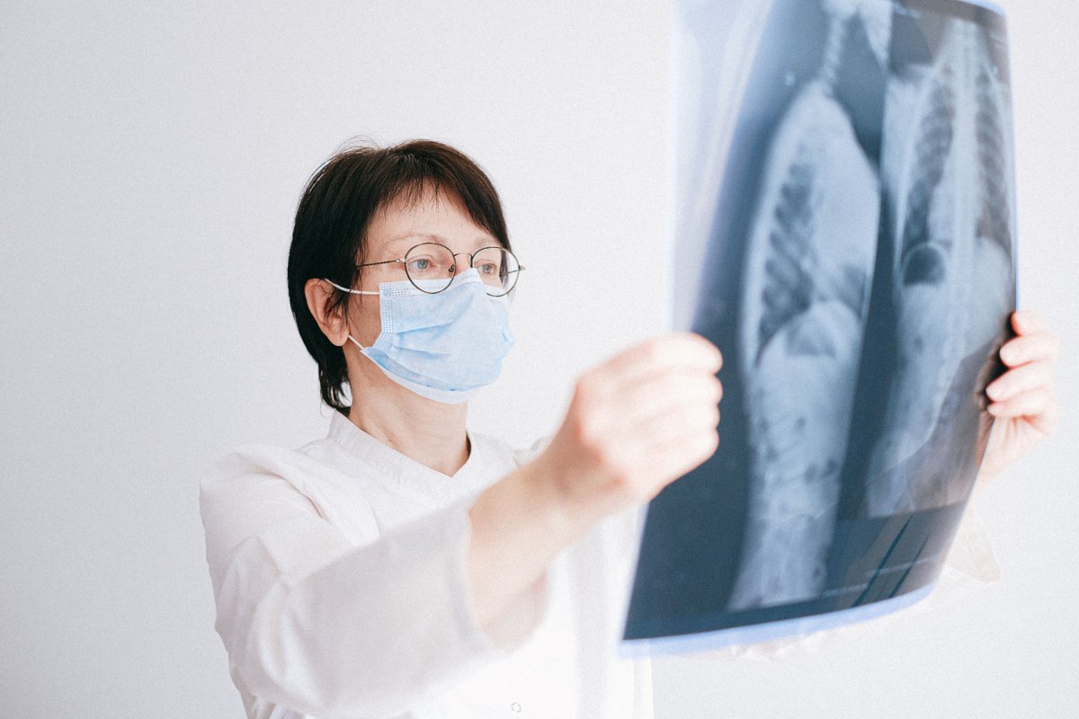 Elmedicoint's tweet photo. SEPAR identifica el indicador de #deterioro funcional que mejor predice la #mortalidad a largo plazo en pacientes con #EPOC 🫁
Un estudio realizado con una muestra de más de 1.200 #pacientes 👥
⬇️
https://t.co/8yrE7uKkhn https://t.co/bivabHnpQU