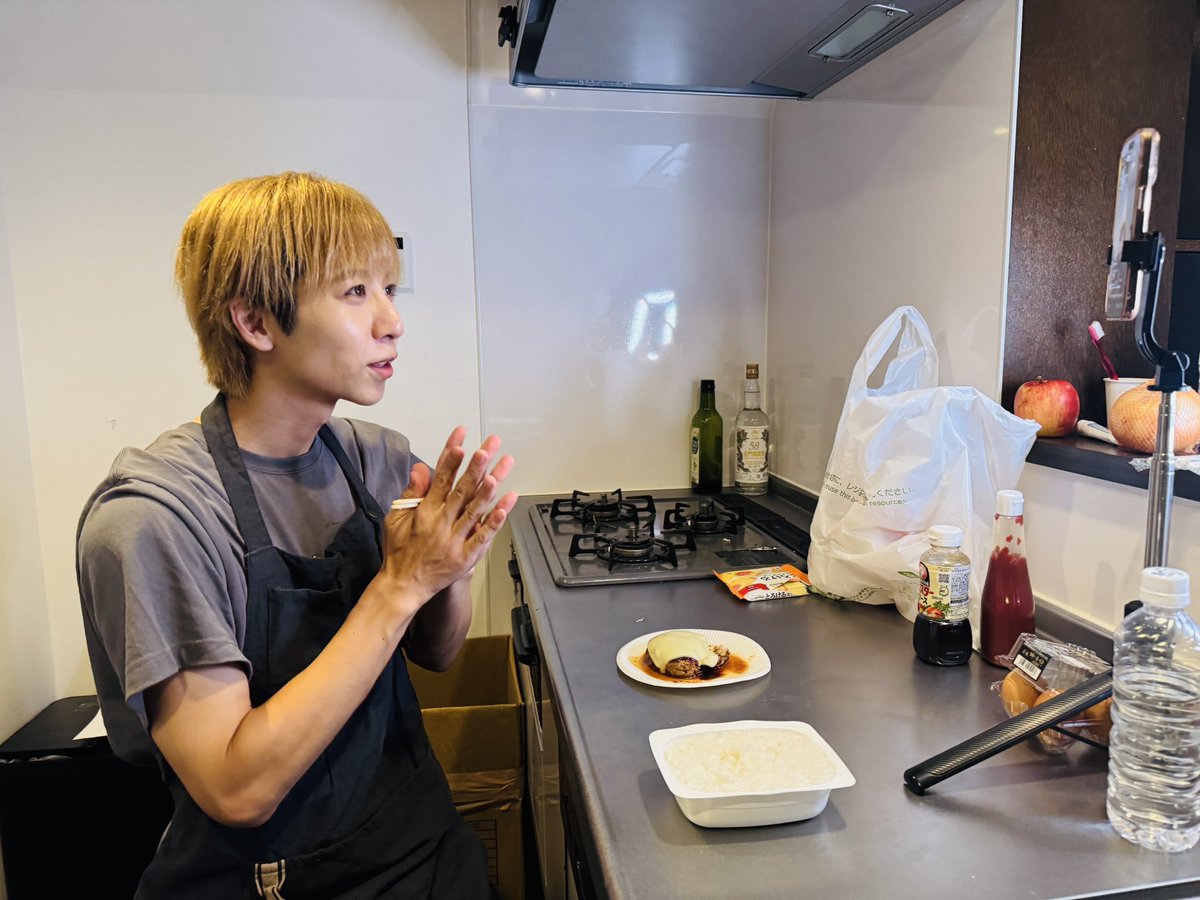 s_cyber_yuya's tweet photo. 【サカグチユウヤの日常ご報告】

料理配信をやってみました✌️

ハンバーグ初めて作った!!

チーズ乗せることにより

だいぶ美味そうに見えた!!笑🧀

次回は誰かと一緒に作ります🤭 https://t.co/utkvw2TCxa