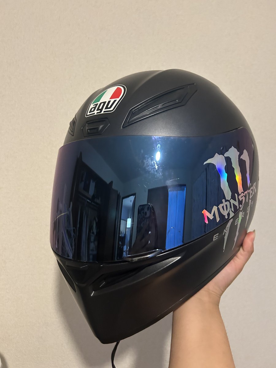 __04lae's tweet photo. 原付のヘルメット買ったのは、いいけど現物見ずTikTokで一目惚れしたフルフェイス買ったらガチガチだった😃
来年普通二輪取るから無駄遣いじゃないよね！！

#バイク友達募集中　#バイク女子 https://t.co/hv6m1C4fBF