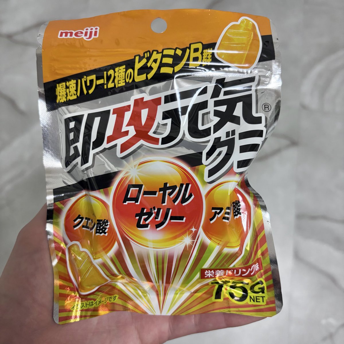 ZfemF's tweet photo. お菓子食べないようにしてるけど美味しそうすぎて買ってしまった https://t.co/IJXewjr9fu