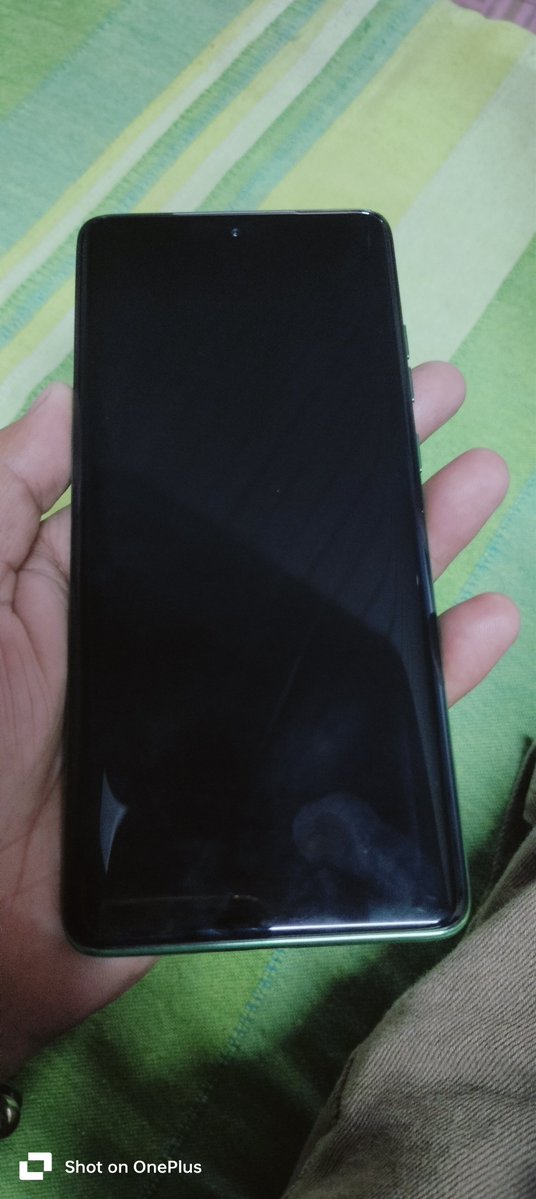 gaurmudit55's tweet photo. I bought @motorolaindia @Moto phone in 13-dec-2025, dead in 9 months. It's under warranty, yet service centre calls it "out of warranty" over scratch.
Screen is spotless. Staff was rude too. #worst #service #JagoGrahakJago #Genz https://t.co/wULajdt7MU