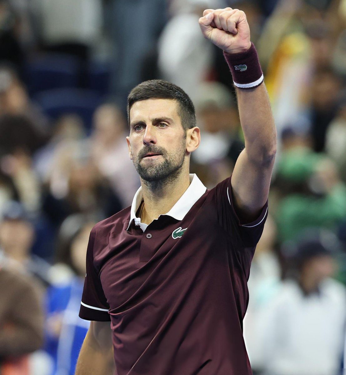 Tiempodetenis1's tweet photo. Novak Djokovic va por otra victoria en Beijing.

El serbio ya superó la primera ronda y entendió su récord a un increíble 30-0 en el torneo.

Ahora tiene 75% de probabilidades de alcanzar los cuartos de final, en Kalshi.

¿Se sigue extendiendo la racha o le pondrá fin Bu? https://t.co/gnRw6jY5lk
