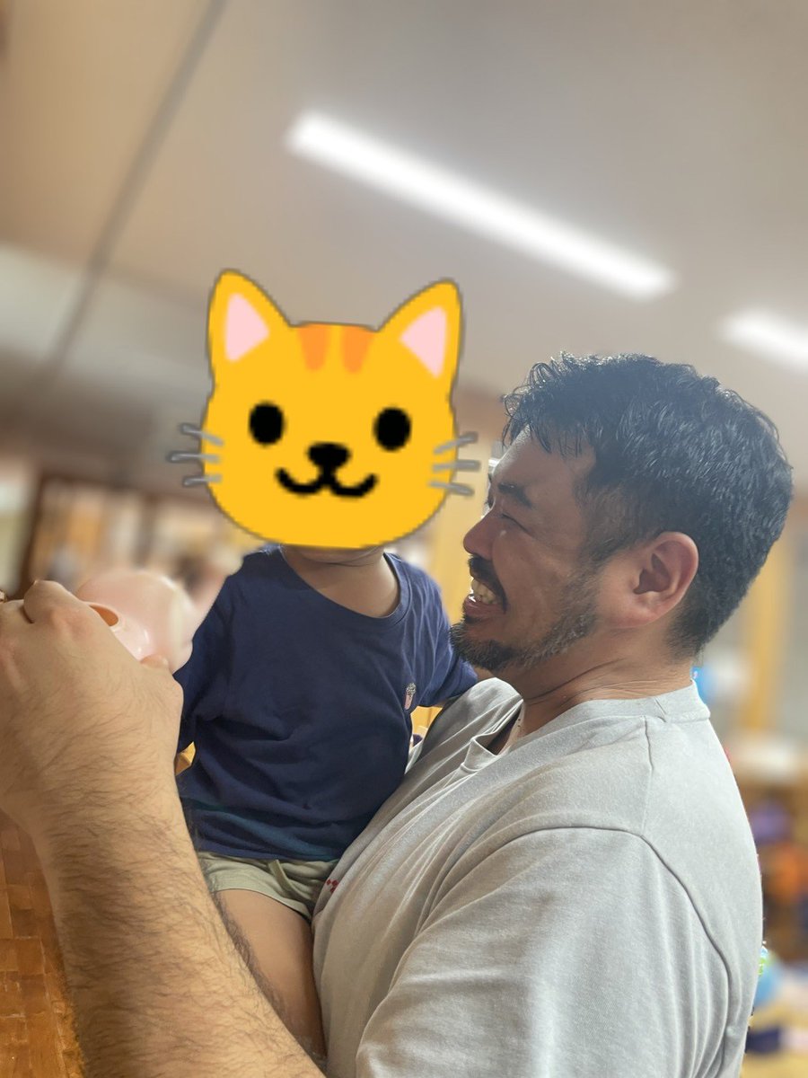 pom08g's tweet photo. そいえば保育園卒園して
ケーキ屋さん１本になりました😽 https://t.co/8FJrIqtir1