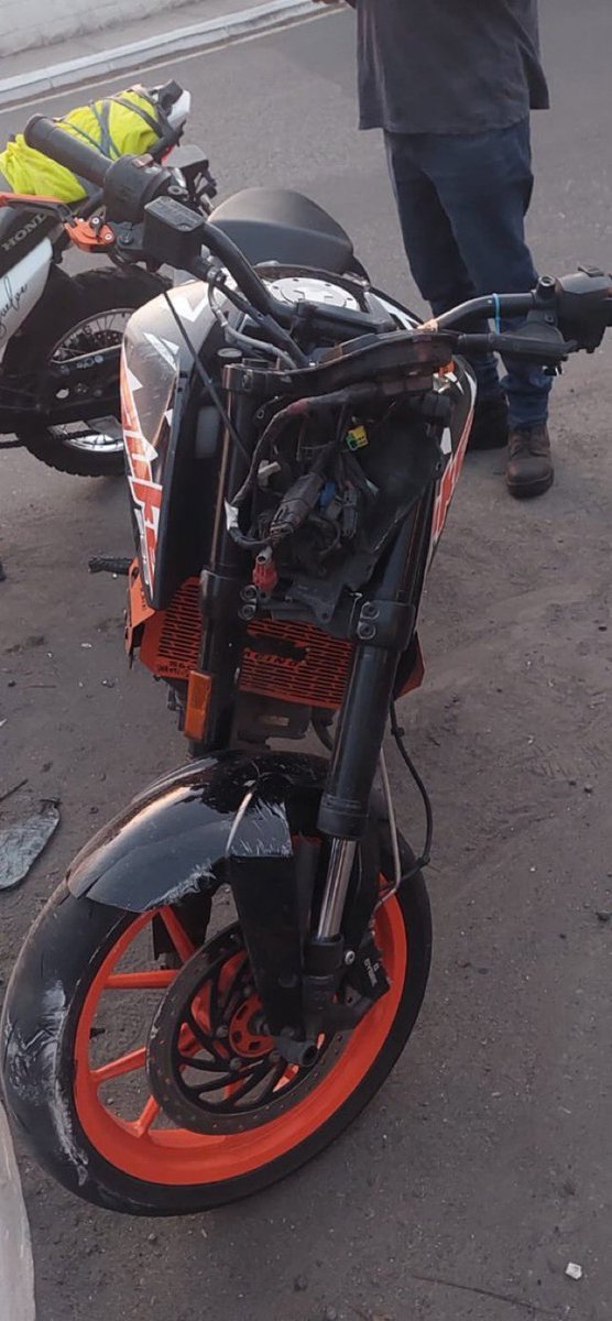 #AHORA Colisión vehicular en el redondel del mercado Concepción, zona 4 de Villa Nueva #TráficoGT | Vía @PMT_VILLANUEVA