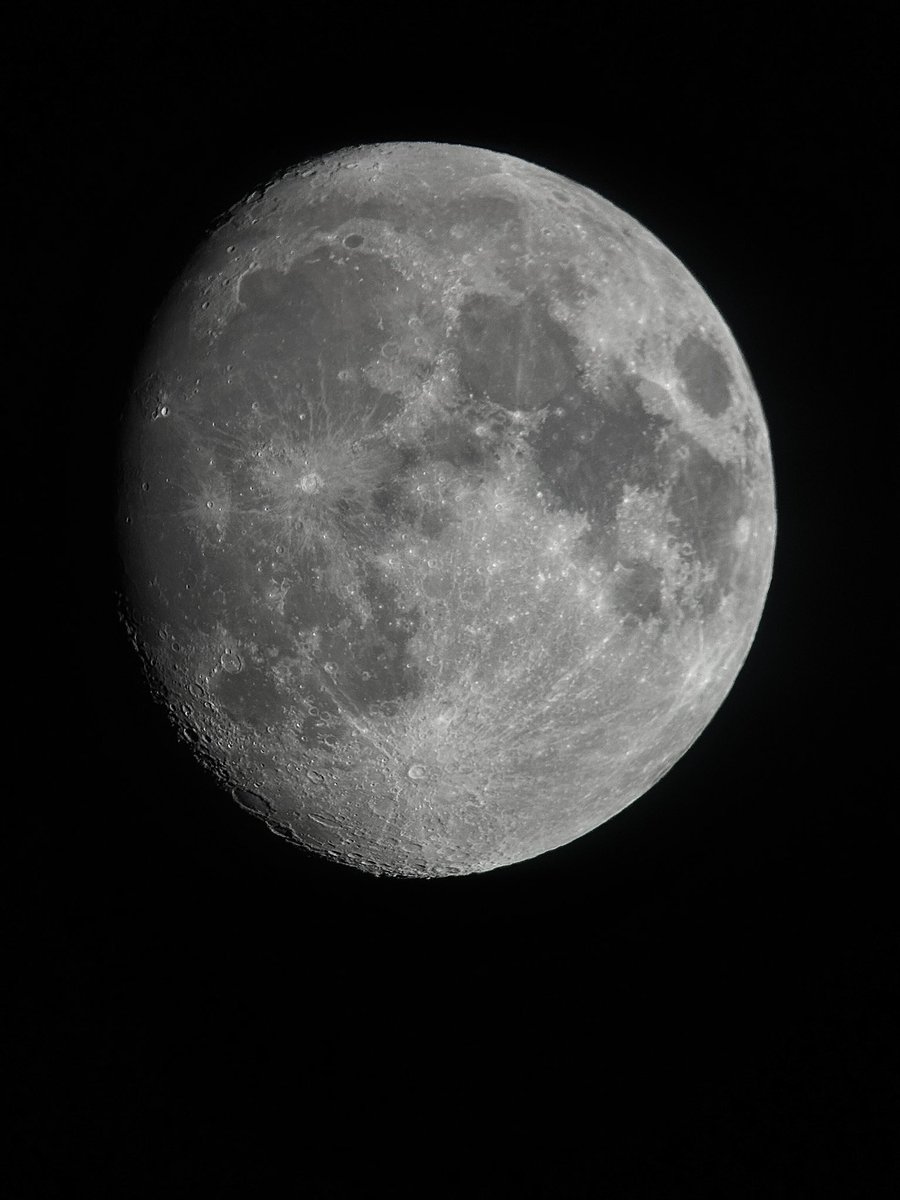 pillowspiee's tweet photo. my recent moon pics https://t.co/np681R00UB