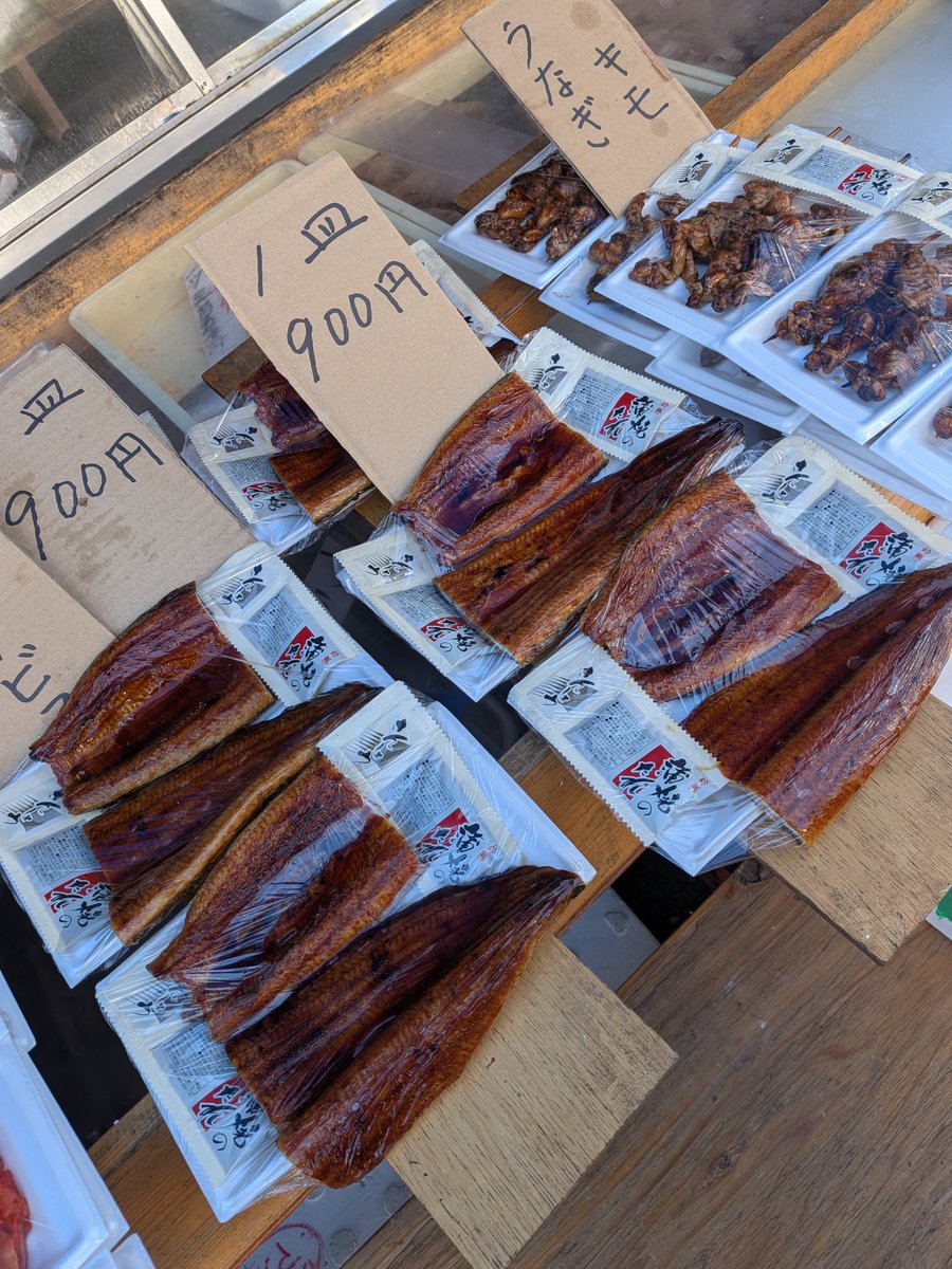 UoyoneShoten's tweet photo. 10/1（木）
お刺身はカツオ、アジ、サーモン、赤貝、ホッキ貝、アジナメロウ、甘エビ、ブリナメロウ、フグタタキ、アワビ、大盛りネギトロなど〜 https://t.co/jmsJcM1YdQ