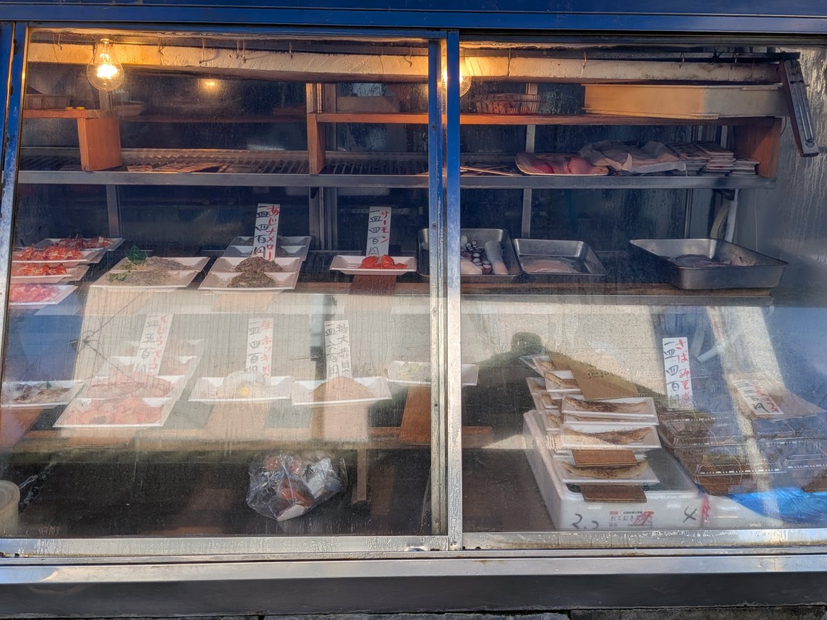 UoyoneShoten's tweet photo. 10/1（木）
お刺身はカツオ、アジ、サーモン、赤貝、ホッキ貝、アジナメロウ、甘エビ、ブリナメロウ、フグタタキ、アワビ、大盛りネギトロなど〜 https://t.co/jmsJcM1YdQ