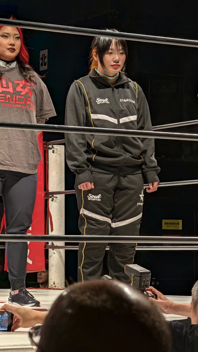 SCSAWWF's tweet photo. 1興行の中で色んな纏選手の表情が見られてとても満足！無理にマイクしなくていいし、スタイル的に仙女が合ってそうだからここでの経験から大輪の華を咲かせてほしい。纏タオル買っておいて良かった！
あと、開会式の袖口あたりが一番きゅんときた。
#SENJO
#浜辺纏
#STARDOM https://t.co/5MCRRLF5I4