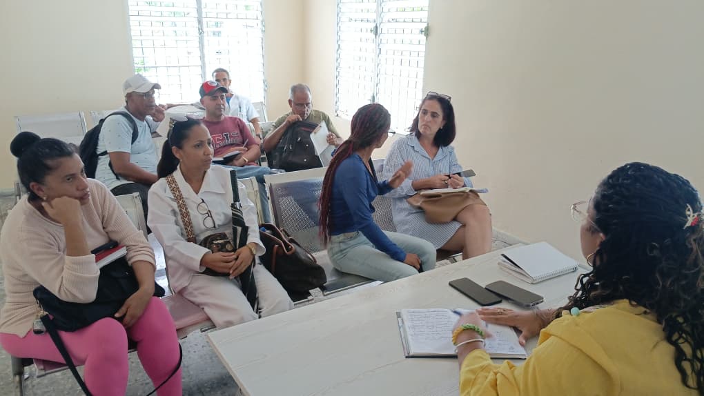 DraMayraGarcia's tweet photo. En el día de ayer estuvimos en el municipio San Miguel del Padrón para evaluar la situación epidemiológica del territorio con prioridad en el enfrentamiento a las arbovirosis. #LaHabanaEsSalud https://t.co/Wix9ysKycp
