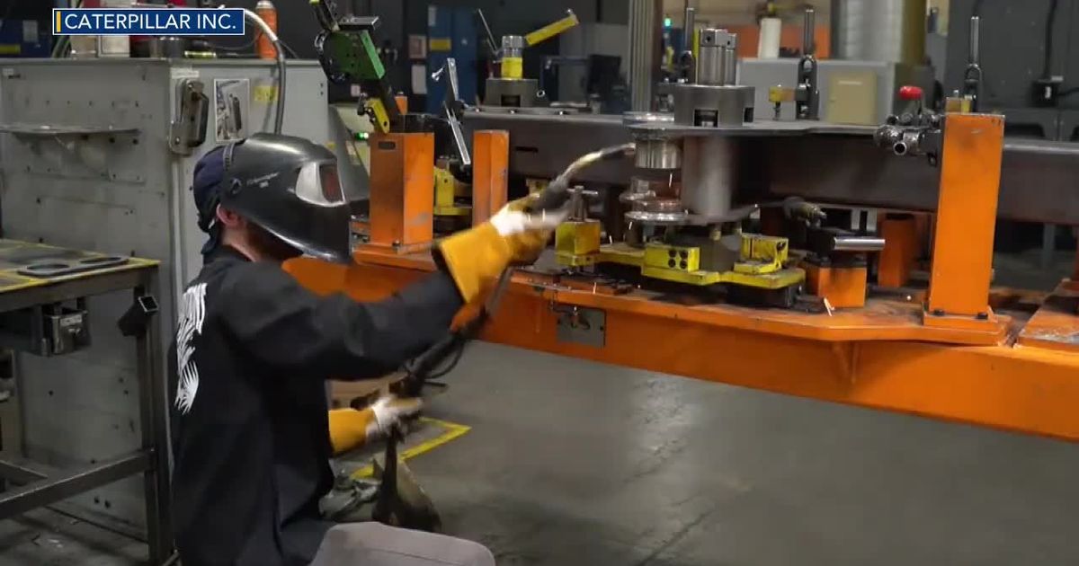 MoveZen's tweet photo. A huge win for all of NC though it's important to know that modern factories run with a lot less people than they used to.  Caterpillar to invest $1B in new Sanford factory, buoyed by $85M in local incentives https://t.co/9jcz8HBqWQ https://t.co/G0qCwHbGC4