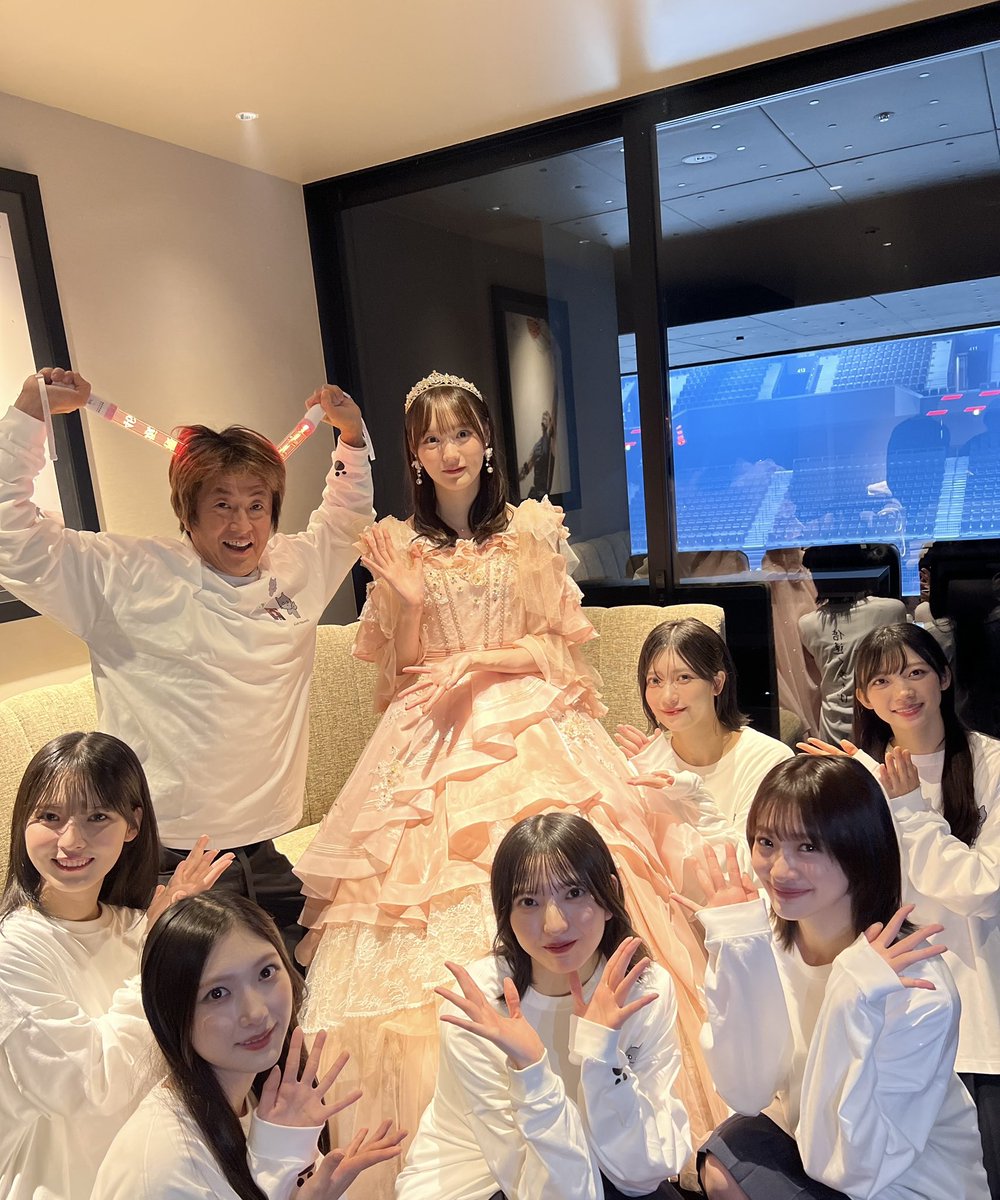 sakura__meets's tweet photo. ／
#サクラミーツ🌸
#櫻坂46_BACKSLIVE_DAY2
#増本綺良卒業セレモニー
ホリケンさん＆ミーツメンバー集合写真📸
＼
 
#サクラミーツフェス にもご出演🫜
ありがとうございます‼️😭✨

夜ミーツ配信中🎫
▷https://t.co/LYuOm7RdER
TVer
▷https://t.co/XTwk4bdTNA
GOODS
▷https://t.co/65c1eDt0q7 https://t.co/ZquK4byp34