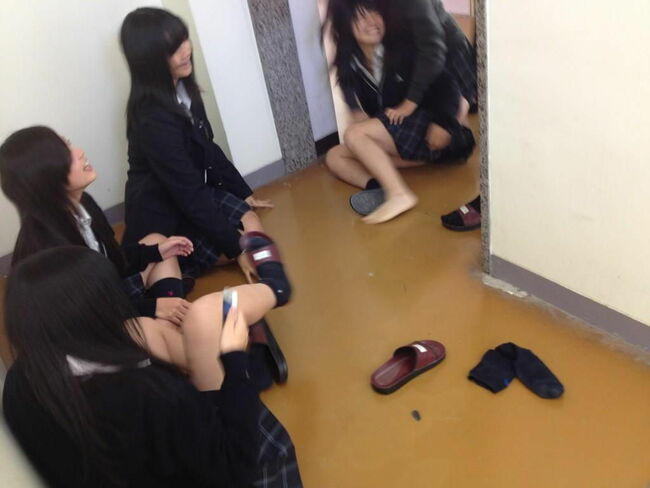dilanight's tweet photo. 偏差値７６の進学女子校

勉強のストレスからか、学年一のマドンナを好き放題して隅々まで撮影したのちにみんなでお楽しみして昇天

現場にいた子から入手したのでリアクションよければ固定にて大公開

1時間越えなので見応えたっぷり

削除依頼きたらすぐ消します https://t.co/1AfqK0Awlr