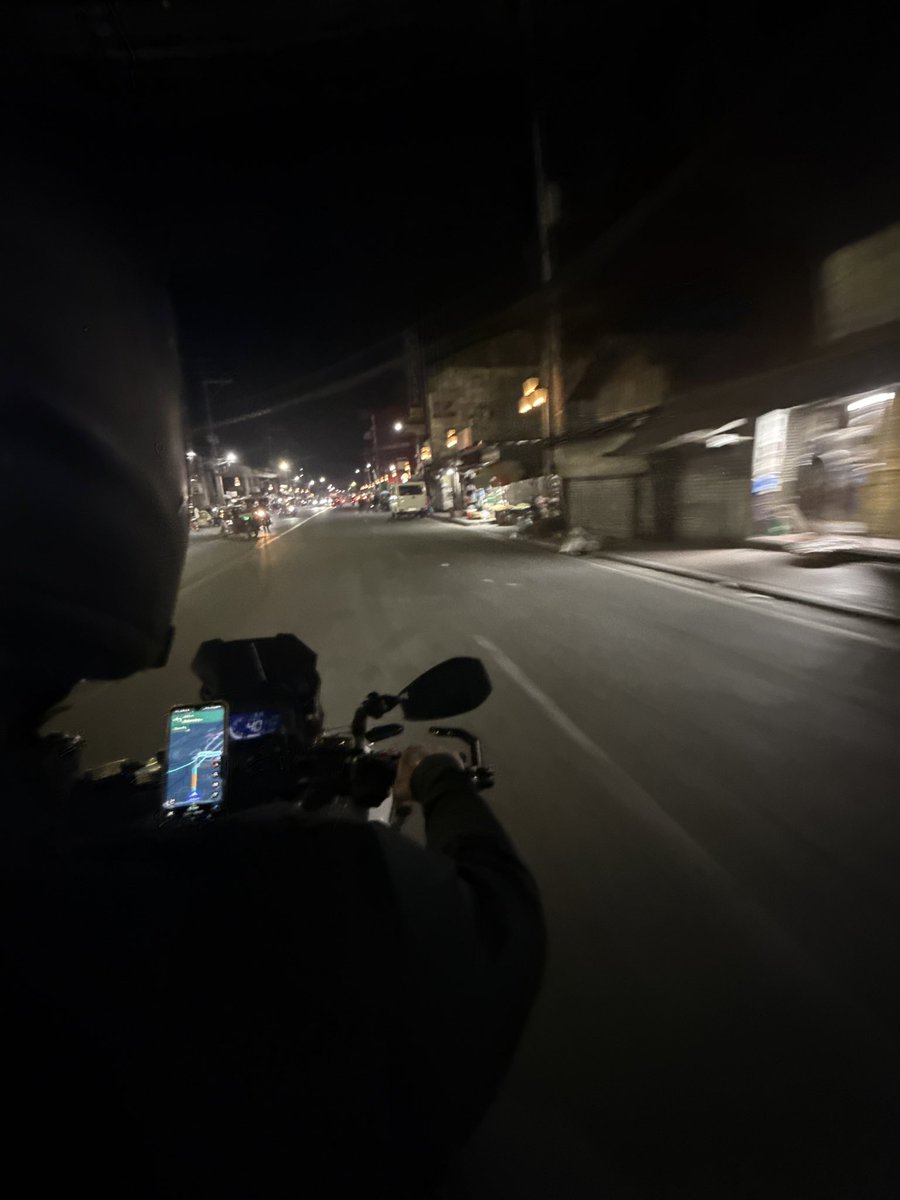 endehkohalam's tweet photo. ganda ng motor mo kuya kaso taena kung mag drive ka parang mahuhulog ako 😭 https://t.co/iYpXtKC7PT