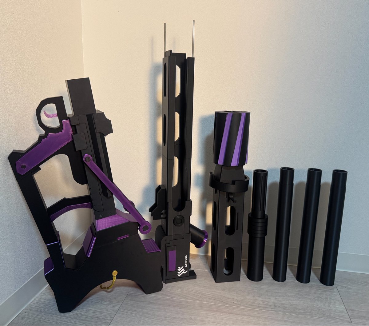 3k___pnt's tweet photo. 依頼品🙏🏻

空崎ヒナの固有武器「終幕:デストロイヤー」を3Dプリンターで作成させていただきました✨

6分割で持ち運びもできちゃう！
頑張ったので褒めてえええ https://t.co/4Yztl1CDS8