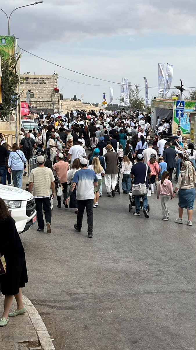 Mid7East's tweet photo. 🦁 Teresa Craig from Jerusalem -
Chag Succot Sameach (joyful holiday) from Jerusalem. https://t.co/tGZFVhrFet