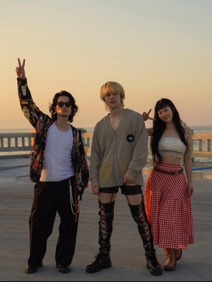 pinkdolphin32's tweet photo. 1年記念日🦜🍯
SHIROSEさんやWHITE JAM JAMILYの皆様と出会う前。私から見えていたのは白黒の世界。いつ抜けるのか果てしなくて。けど今は。色彩を取り戻して それはそれはきれいで澄んだ世界にいる。ありがとう。これからもよろしくお願いします💕
#SHIROSE 
#WHITEJAM https://t.co/IdDBaN20Ym