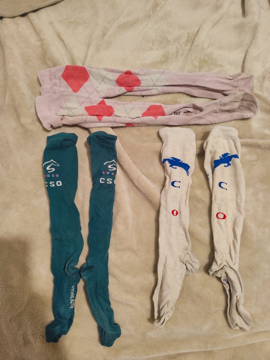 princesse_Irina's tweet photo. Les Chaussettes de votre Princesse sont a vendre 🚨🚨🚨
50€ la paire dépêchez vous !!! 🐎
#socks #chaussettes #feet #equitation #cavaliere #queen #femdom #findom #goddess #moneymiss #moneyslave #paypig #cashmeet #fetichiste #sugarbabie #sugardaddy #domina https://t.co/REHAZUExgB