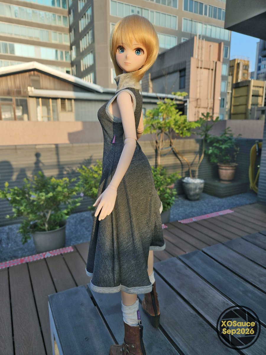xosauce2016's tweet photo. It was still hot at sunset! Even if you stand at a high place, you won’t be able to change it!🥲
#smartdoll #smartdollphotograph #smartdollclothes #dollfashion #dannychoo https://t.co/iDlztJ8849