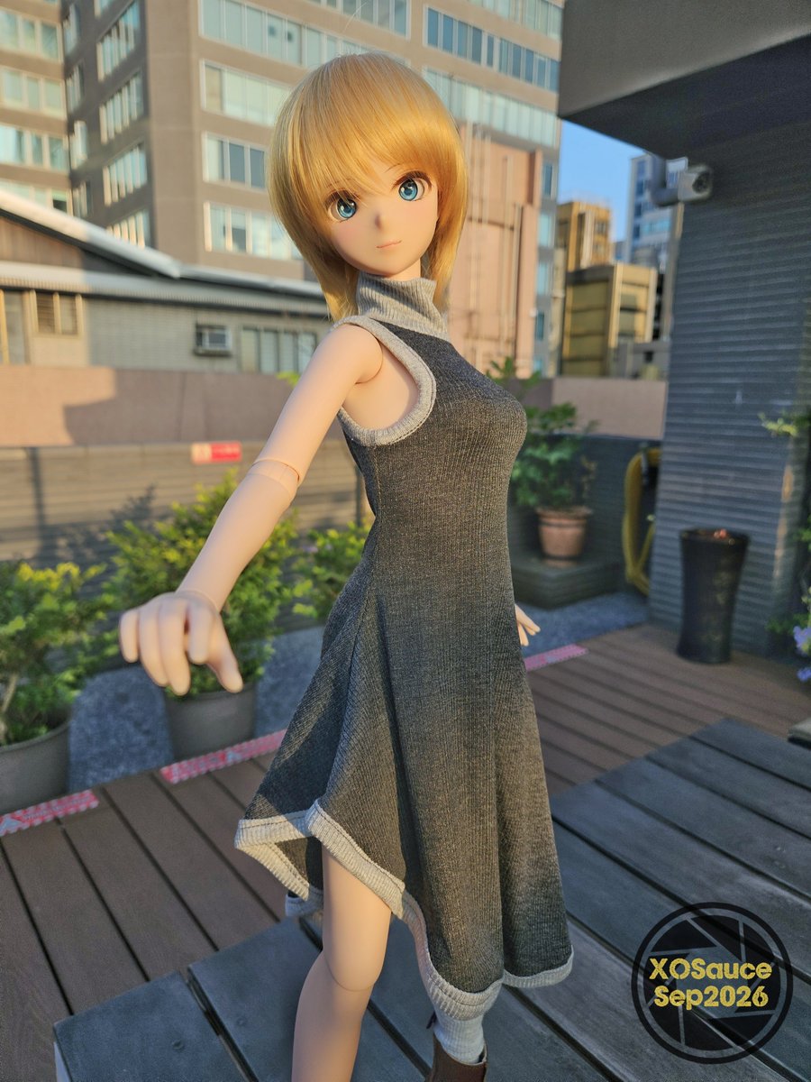 xosauce2016's tweet photo. It was still hot at sunset! Even if you stand at a high place, you won’t be able to change it!🥲
#smartdoll #smartdollphotograph #smartdollclothes #dollfashion #dannychoo https://t.co/iDlztJ8849