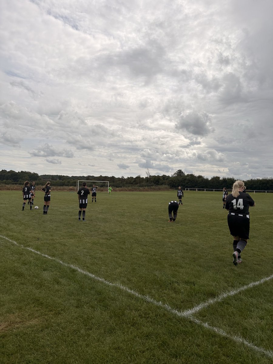 Gregsonladies26's tweet photo. ⚽️ GAME SNAPSHOTS ⚽️

#GregsonLane #WomensFootball #GameDay #FootballFamily 🖤🤍💛 https://t.co/GxHMDbjw1H