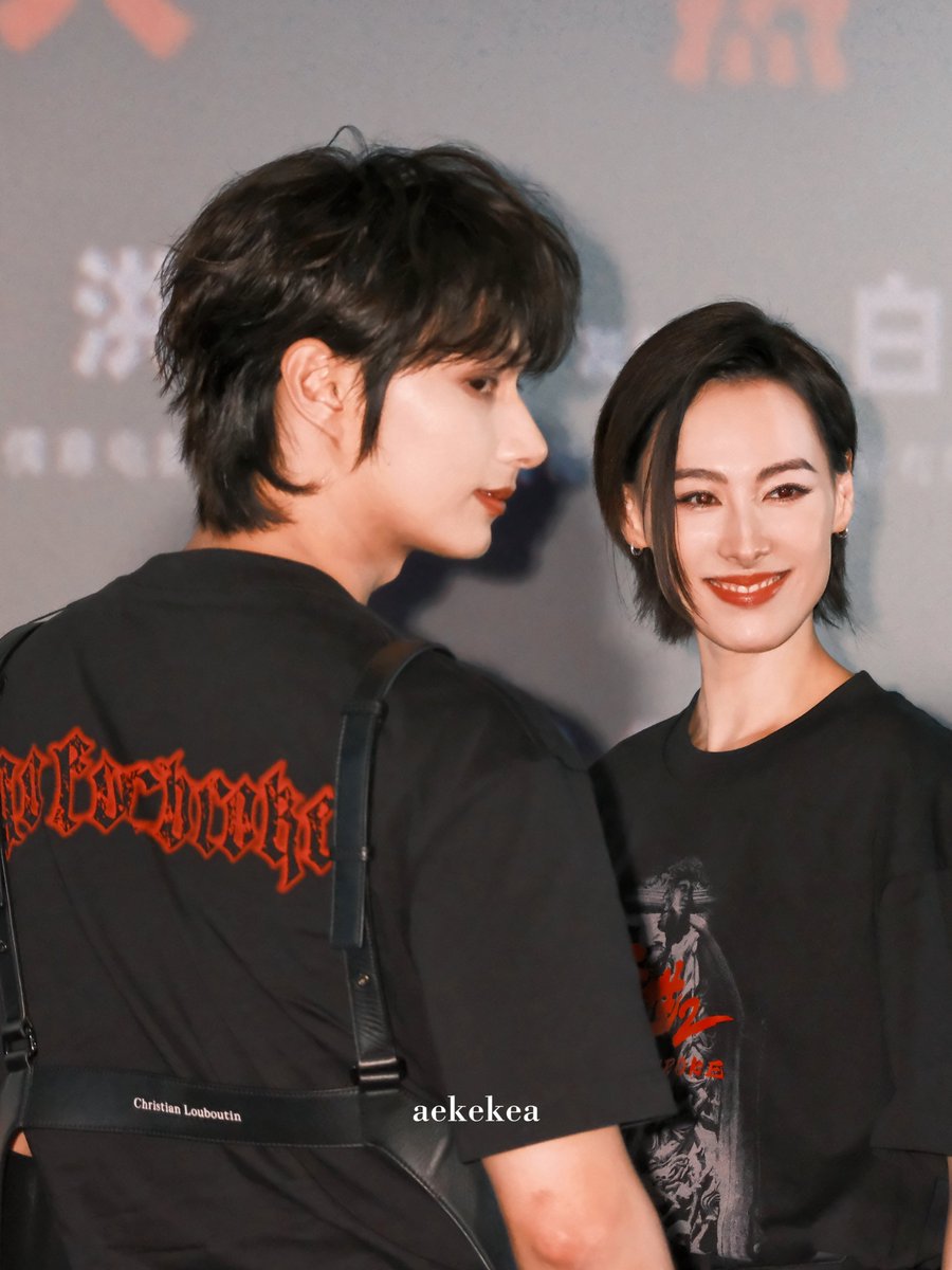 aekekea_0610's tweet photo. 261001 

👊GO FOR BROKE 2 
in SHENZHEN ROADSHOW

𝑺𝒖𝒄𝒉𝒆𝒏𝒈  x  𝑿𝒊𝒍𝒂

#JUNHUI_GoForBroke2
#JUNHUI_SuCheng
#준 #文俊辉 @pledis_17 https://t.co/Sgh9YMTXr3