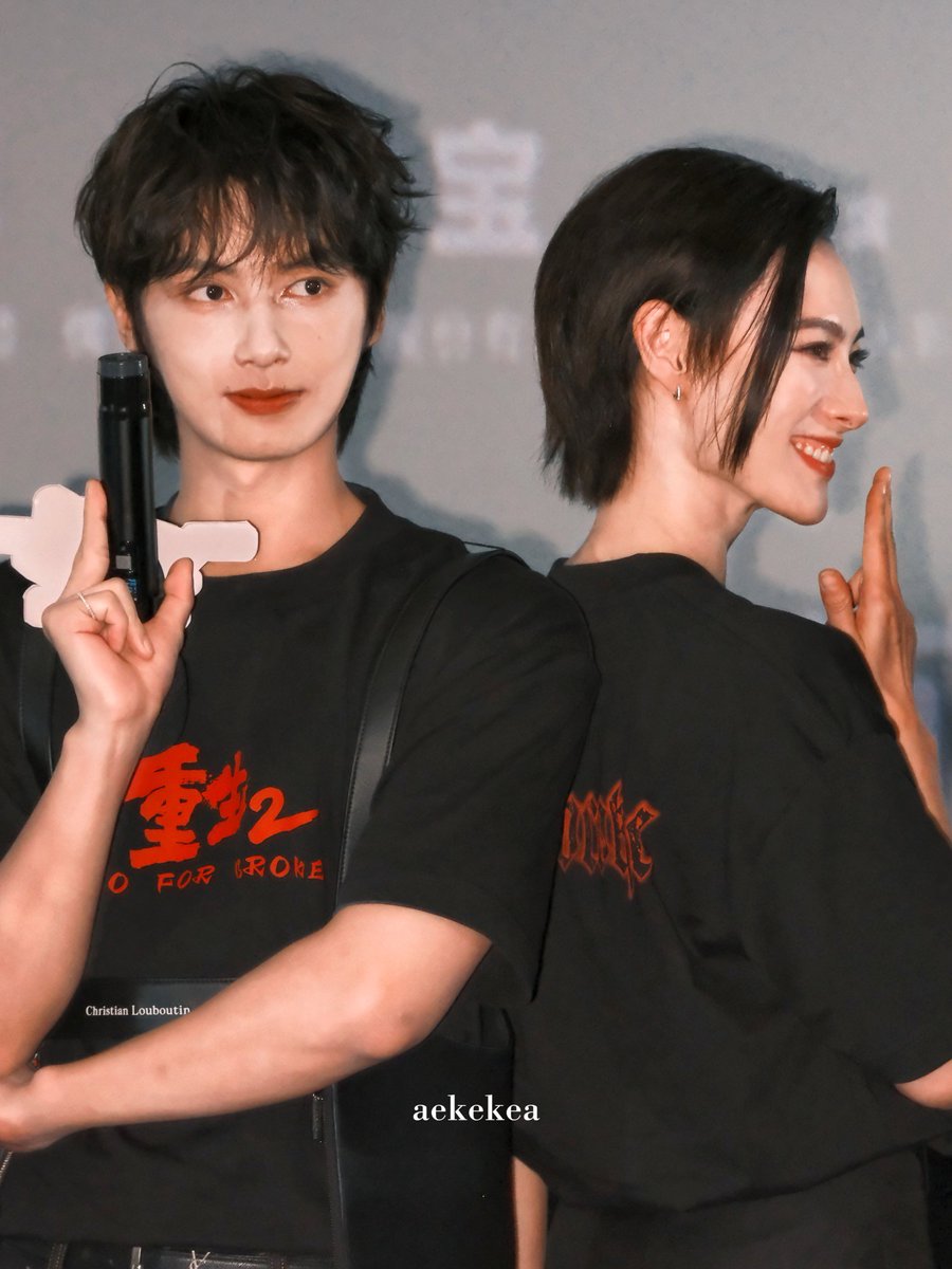 aekekea_0610's tweet photo. 261001 

👊GO FOR BROKE 2 
in SHENZHEN ROADSHOW

𝑺𝒖𝒄𝒉𝒆𝒏𝒈  x  𝑿𝒊𝒍𝒂

#JUNHUI_GoForBroke2
#JUNHUI_SuCheng
#준 #文俊辉 @pledis_17 https://t.co/Sgh9YMTXr3