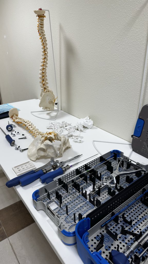 sulaimanmshg's tweet photo. من احلى الكورسات اللي تشرفت بتنظيمها مع الدكتور @ELThursday 
Qassim Spine Course 1st edition
كانت من الكورسات المثريه والجميله وفتحت باب المشاركه لكل من الاستشاريين و الطلاب والطالبات

الحمدلله على التمام ♥️🙏 

#جامعة_القصيم #Spine #neurosurgery #orthopedic https://t.co/WVyCE37evC