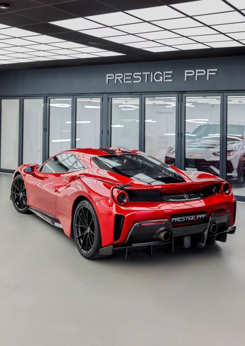 streetjour's tweet photo. Ferrari 🤍 https://t.co/YM4xZYUSrB