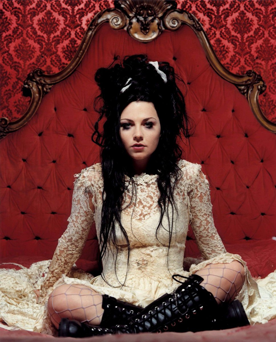 gothcrypt's tweet photo. september 30th                     october 1st https://t.co/1XJIYPsAKi