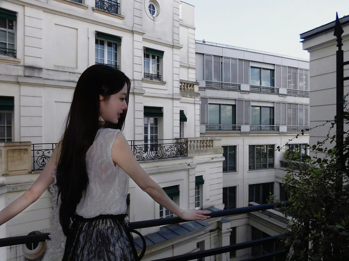 TTlmqi's tweet photo. No words can fully describe how stunning Wonyoung looks in Dior Summer 27.

WONYOUNG IN DIOR
#WonyoungDiorSummer27
#JANGWONYOUNG
#WONYOUNG
#DiorSummer27 @Dior https://t.co/G8soxWSv9F