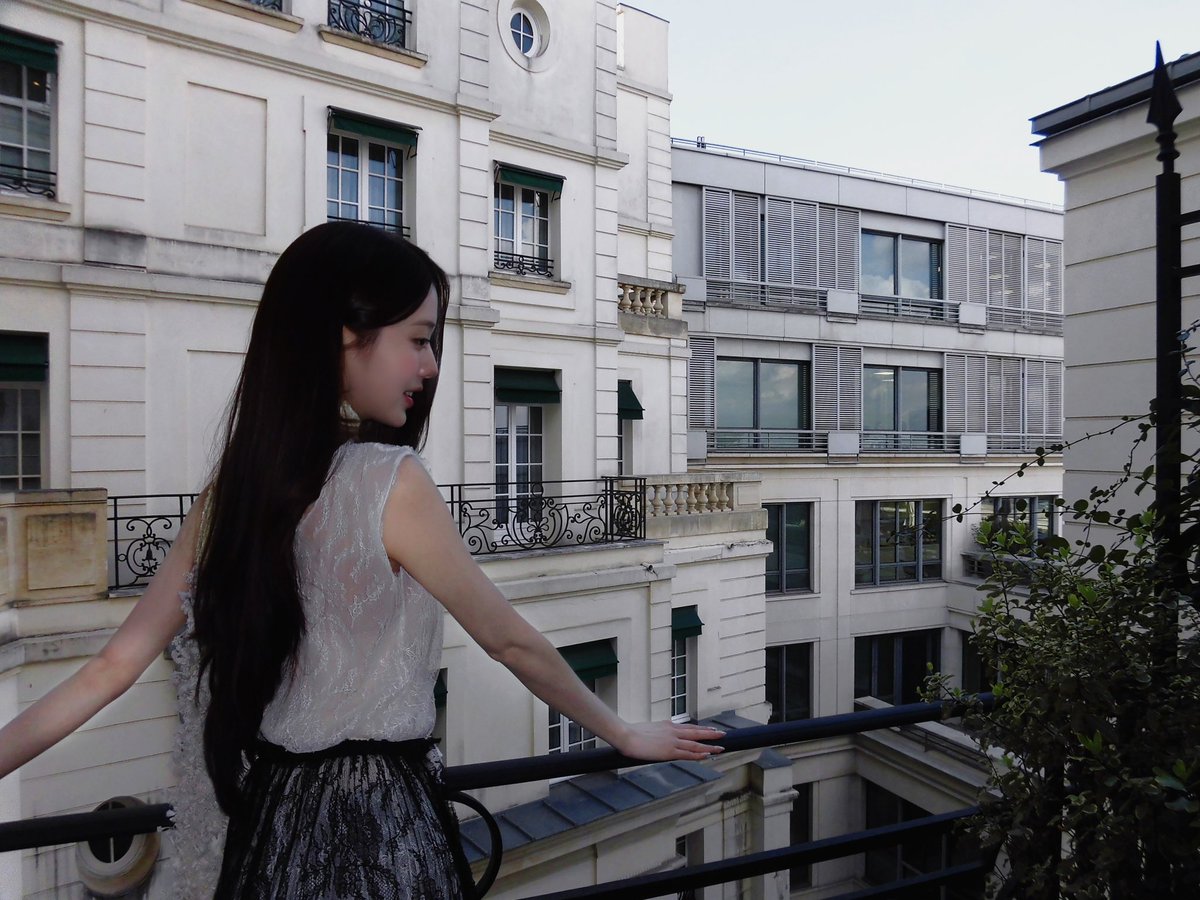 ni131280's tweet photo. From anticipation to arrival, Wonyoung’s Dior Fashion Week presence promises another memorable Paris fashion moment.

WONYOUNG IN DIOR
#WonyoungDiorSummer27
#JANGWONYOUNG
#WONYOUNG
#DiorSummer27 @Dior https://t.co/vEmrYwRLhf