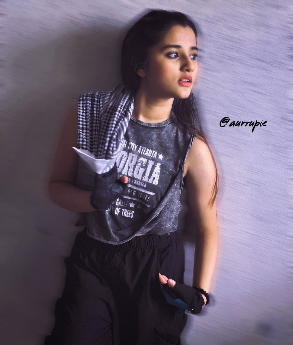 Iseee65623330's tweet photo. Girl, you're gorgeous! 🔥💙🧿
@Its_Aurra #AurraBhatnagarBadoni #Aurricorns #BarristerBabu #Bondita https://t.co/4AIfUdk3tC
