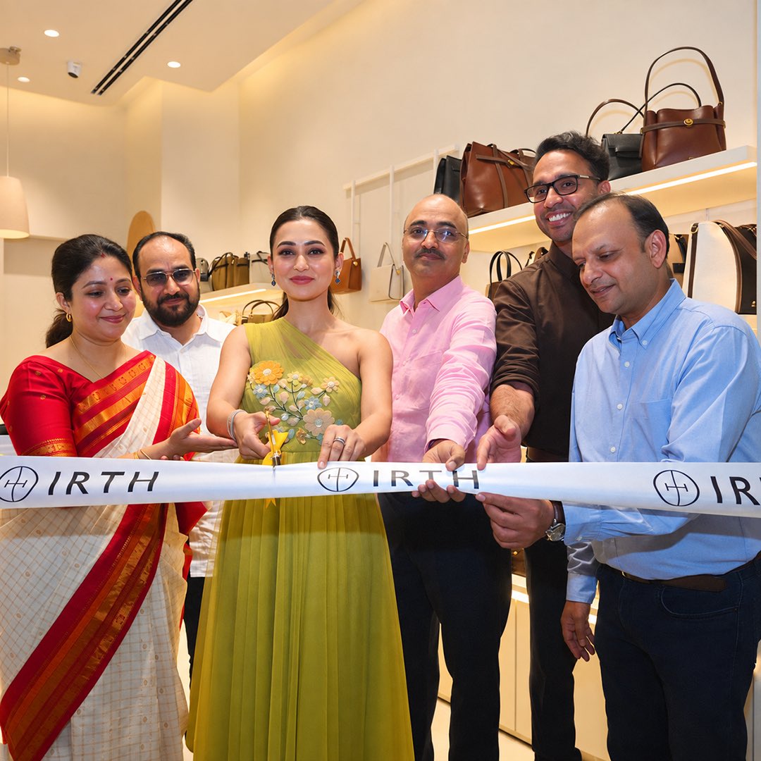 mimichakraborty's tweet photo. Welcome to Kolkata, IRTH! 🤍

The first IRTH store in Kolkata is now at South City Mall, one of Kolkata’s most loved shopping destinations.

I’m incredibly proud and elated to be associated with House of Titan and IRTH and to be a part of this beautiful new chapter in Kolkata. https://t.co/yqF3OuBVmr