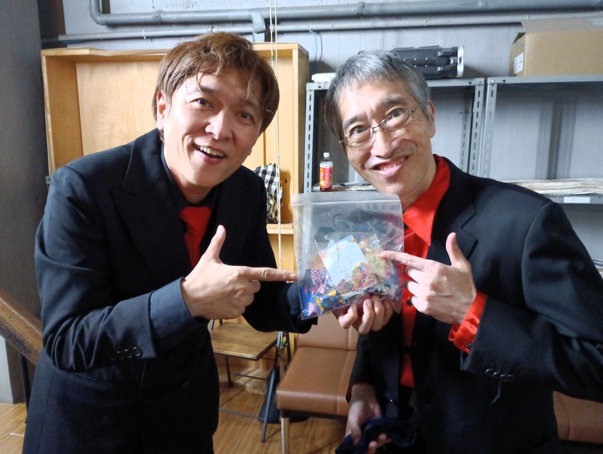 akae_ken1's tweet photo. 今月もよろしくです

可愛いお客さんからお手紙付きで差し入れ頂きました
ゆうちゃんありがとう
美味しくいただきます

今日は #ユリオカ超特Q さんと一緒だった
いつもマニアックなプロレス談義を始めてしまう邪魔な相方が居なかったからユリQさんと初めてマンツーマンでゆっくりお話し出来た https://t.co/ZENhat1mNQ