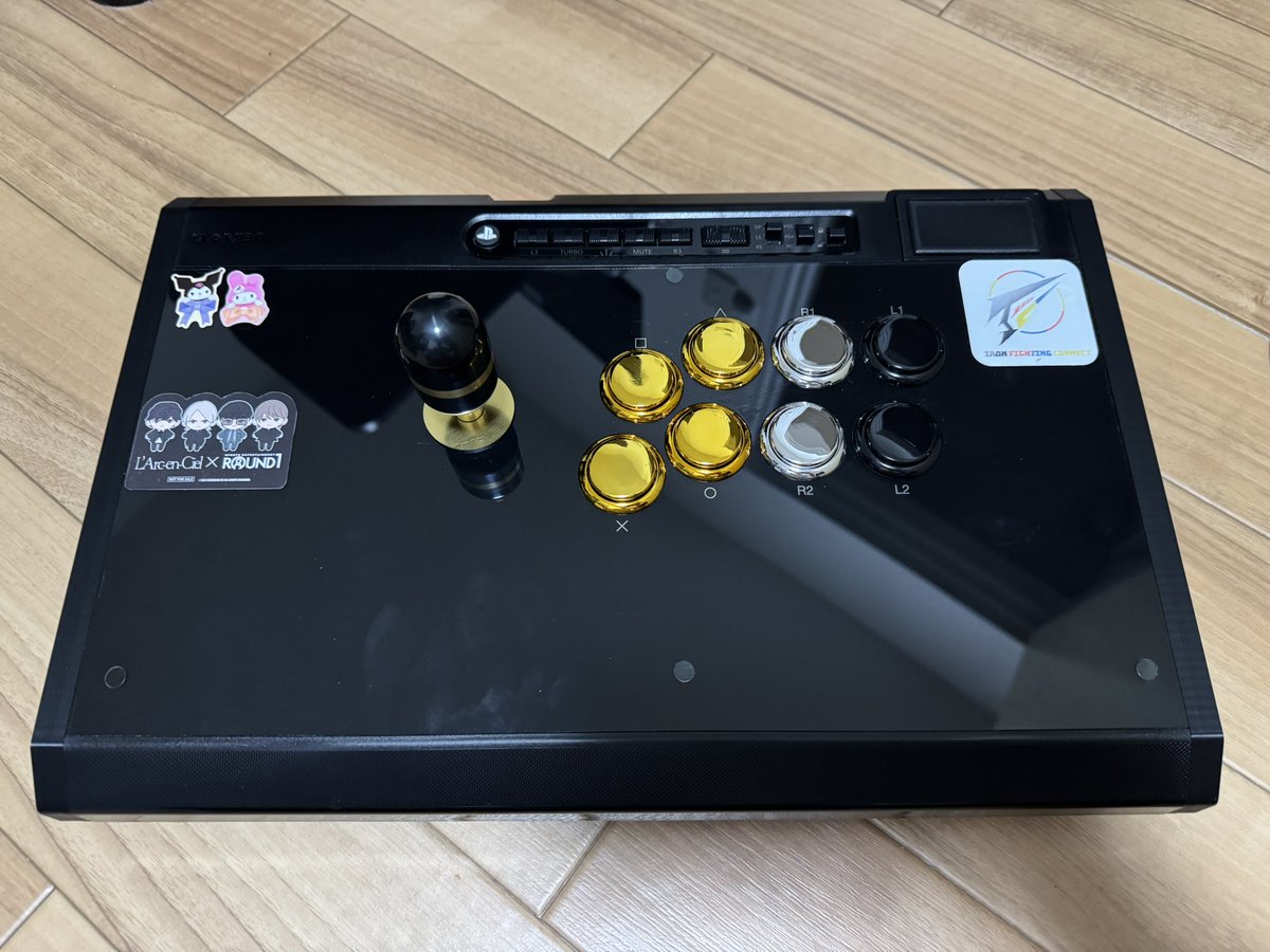 MACKYEILEEN's tweet photo. 岡山タクティカルゲーミングさん@GAMING_okayama からオブシディアン2用コンパクトサイドパーツを購入させていただきました✨
デカい本体をコンパクトにしてくれる！
しかもtype-c脱着式になってる！
アケコン側からコードが出ないので持ち運び便��✨ https://t.co/d3Wj6CzZGH