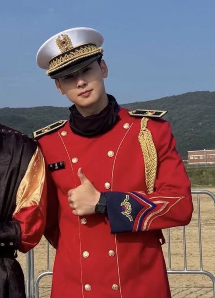 PHajnalka1010's tweet photo. I still can’t quite believe that this moment has finally come. 🥹❤️
I’ve waited for so long to see you like this… and now you’re even more wonderful than I could have ever imagined.

​Lee Dongmin, you are simply breathtaking. ❤️‍🔥
I’m so proud of you.

​My heart is just so incredibly happy today. 🥹💜

#차은우 #CHAEUNWOO  @CHAEUNWOO_offcl