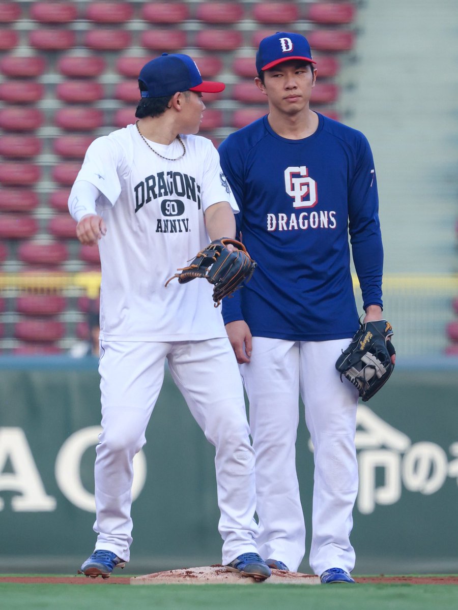 y01llow's tweet photo. むらまつに気づかれないように立っていて無事に驚かせることに成功

2026.10.1
福永裕基 選手
村松開人 選手 https://t.co/xgbaQyxQbk