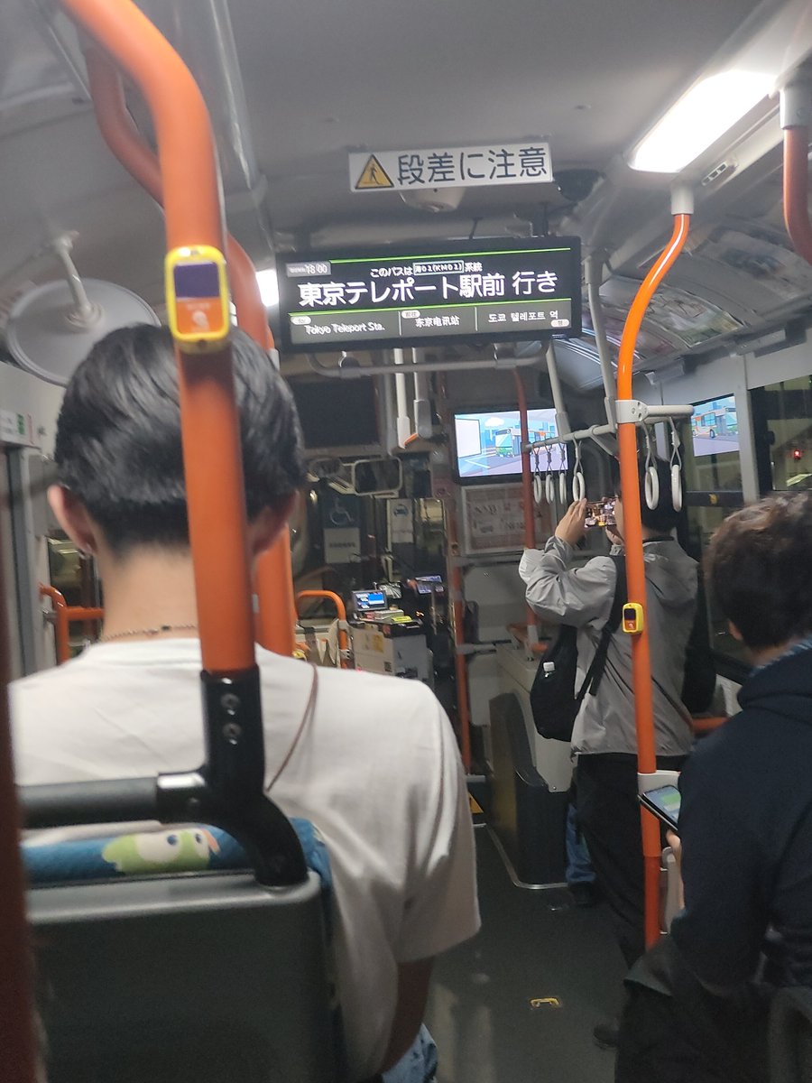 kkbb557's tweet photo. 内房線　姉ケ崎駅〜長浦駅の都営バス使用の臨時バス
16号は使わず平成通り経由
夕刻両方向所要25分位
道中一眼レフで撮影している人がいてマニアと思ったら運転士と 挨拶を交わしたので都交か都の広報の人というのがすぐわかった
これを機に東京都と千葉県の友好関係構築を
車内LCD は変えられ無い模様 https://t.co/969HHNbfKH