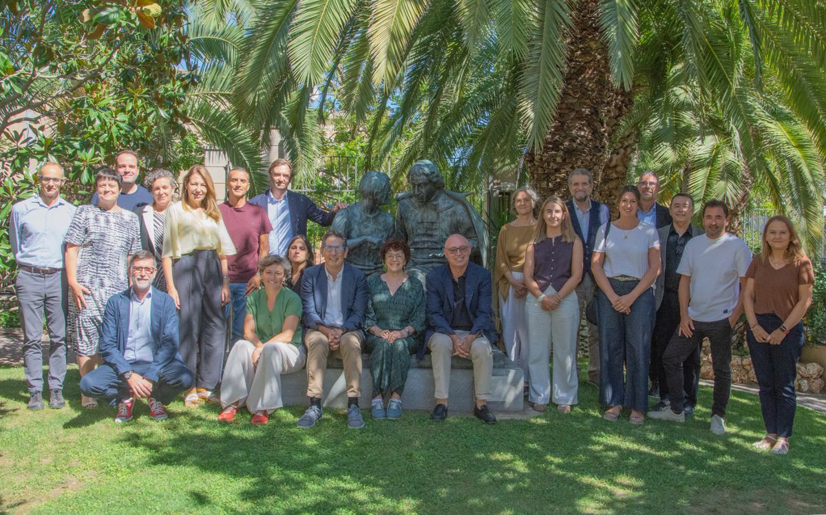 LaSalleBCN's tweet photo. El Social Board Council, el Consell Social d’Entitats de La Salle-URL, inicia el seu segon any amb l’objectiu de convertir el coneixement compartit i la relació construïda amb les entitats del tercer sector en noves iniciatives i projectes conjunts. 🤝

👉https://t.co/RX8qPqJghO https://t.co/dZxwKOp3ui