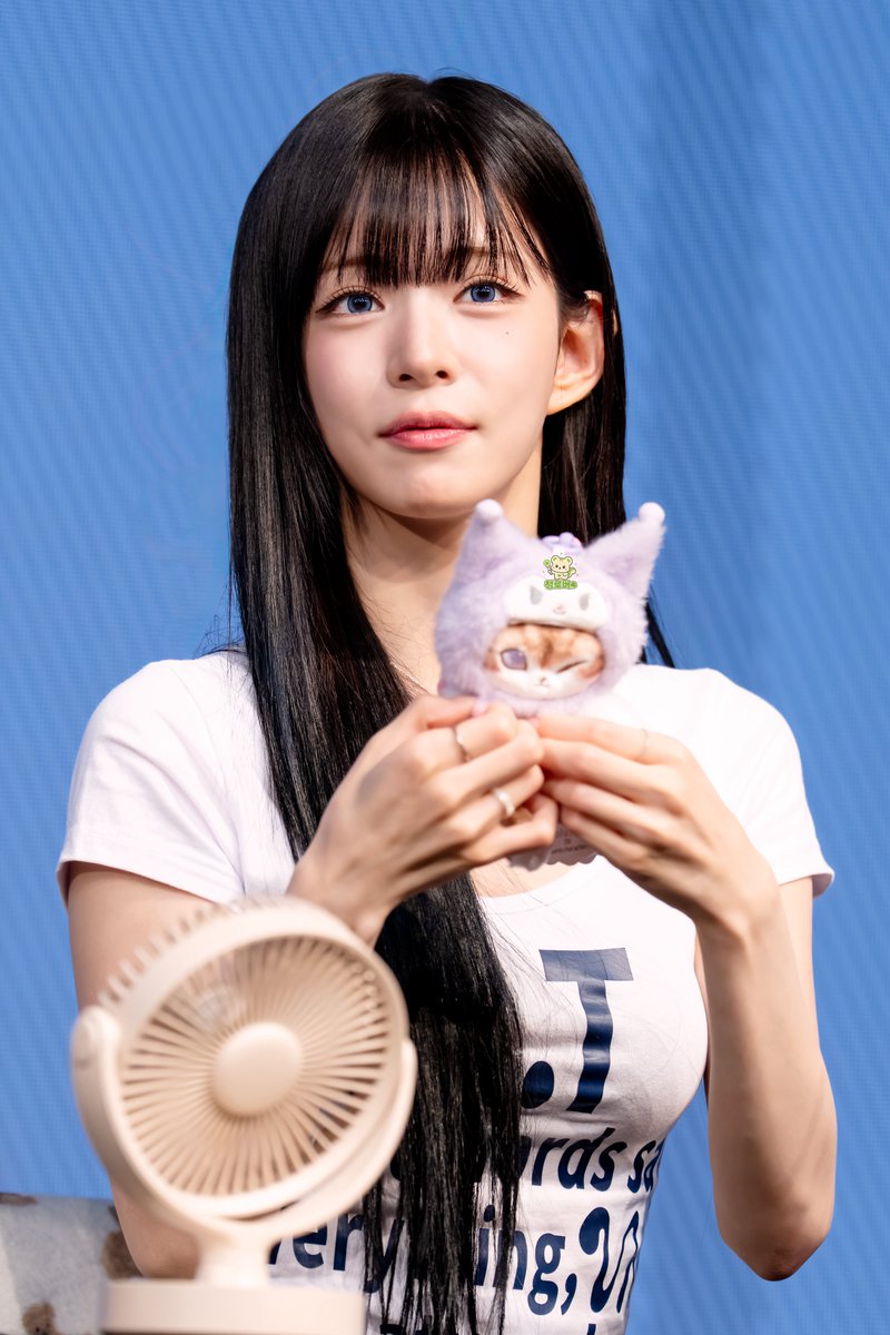 dukjil_chaeng's tweet photo. 26.08.14 케이팝스토어 대면_채영_HQ  

 #프로미스나인 #fromis_9 
#채영 #이채영 #Chaeyoung https://t.co/xfksA7umuG