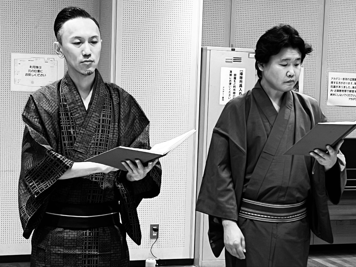 inishie58646's tweet photo. 長屋の二人…何やら深刻？

その真実は？

江戸東京博物館でお確かめください！

１０月９日、１１日です。

#本所異聞 https://t.co/quBd7sAuOT