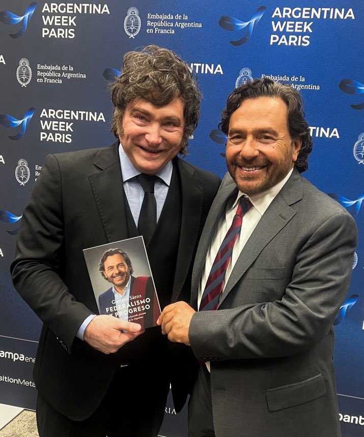 GustavoSaenzOK's tweet photo. En el marco de la Argentina Week en París, tuve la oportunidad de compartir con el presidente @JMilei mi libro “Federalismo y Progreso”, una reflexión que nace desde Salta y desde el Norte profundo de nuestra Patria.

Creo profundamente en el diálogo, en el debate de ideas y en la construcción de consensos para pensar la Argentina que viene. Desde Salta, tenemos mucho para aportar a ese camino.

Estas páginas hablan de una convicción que sostengo desde siempre, de la necesidad de una Argentina verdaderamente federal, con provincias protagonistas, igualdad de oportunidades y una mirada de desarrollo que integre a todo el país.