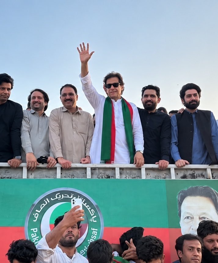 MuhammaddSuhail's tweet photo. إِيَّاكَ نَعْبُدُ وَإِيَّاكَ نَسْتَعِينُ 
شرم کرو حیاء کرو –– عمران خان کو رہا کرو https://t.co/OxcbvA330o