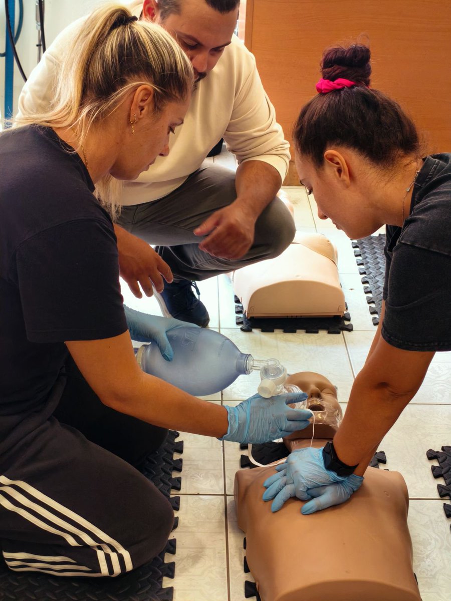 ReliveTraining's tweet photo. BLS-AED

Με επιτυχία ολοκληρώθηκε ακόμη ένα πρόγραμμα BLS-AED! Είχαμε τη χαρά να υποδεχθούμε μαθητές μας για ανανέωση της πιστοποίησής τους, αλλά και προπονήτριες κολύμβησης που θέλησαν να ενισχύσουν τις γνώσεις και τις δεξιότητές τους.

Ευχαριστούμε για την εμπιστοσύνη!

#BLS https://t.co/WGoHVlDkNv