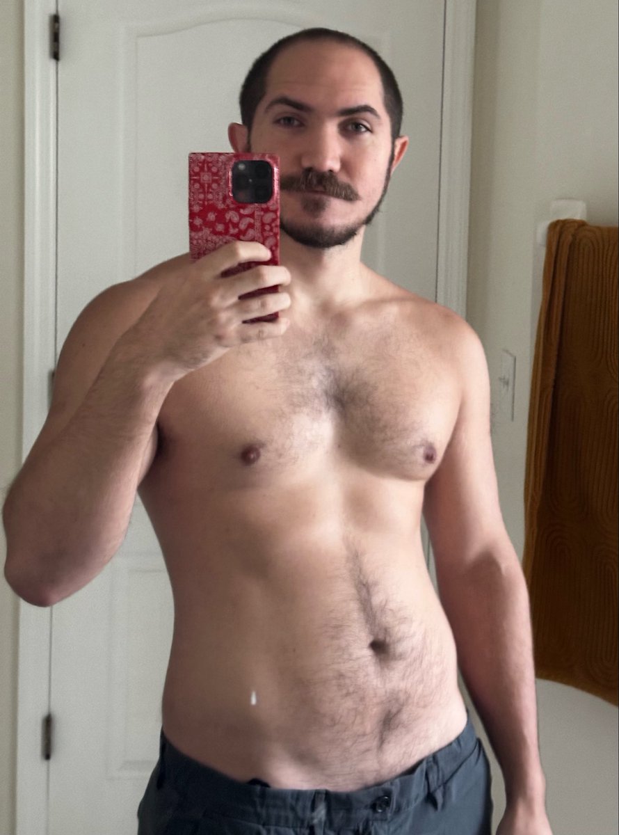 dillxxon's tweet photo. Happy Friday Jr.

Should i try a clean shaven face? 🤔 https://t.co/iHEloAcub7