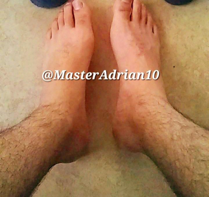 MasterAdrian10's tweet photo. Kiss and lick my feet 

cashmaster findom footworship footfetish https://t.co/BoROdKXsjE