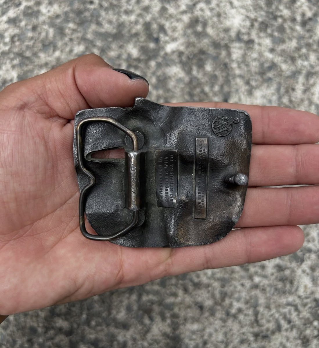 StreetNightLive's tweet photo. An insane belt buckle by Levi’s from 1977 https://t.co/OTCmfVaxXq